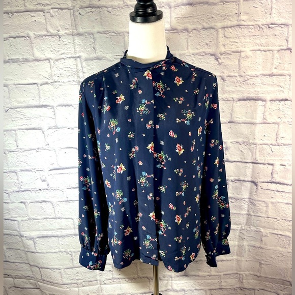 VINTAGE Pendleton‎ Navy Floral Blouse Button Neck with Purple Buttons on sleeves - Picture 1 of 7